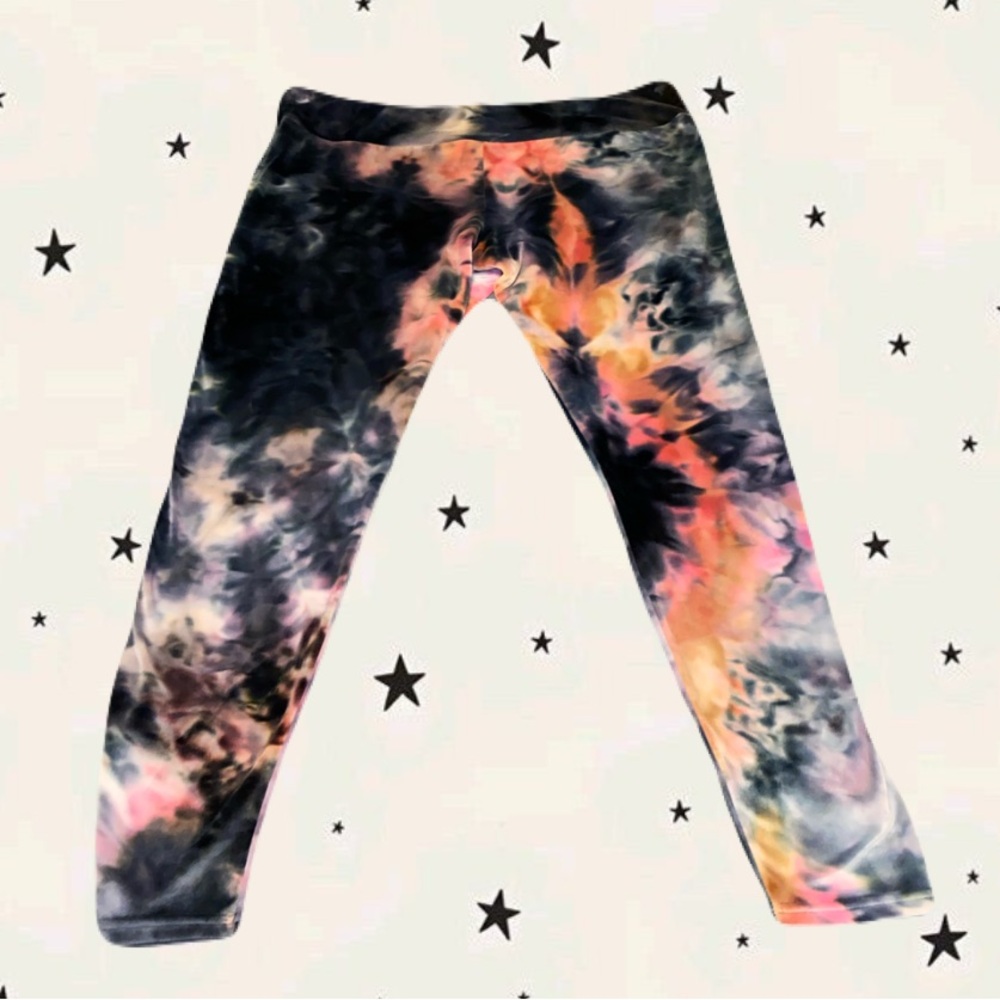 Cozy “multi-coloured tie-dye leggings” ❄️